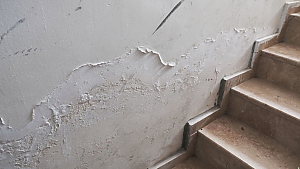 Schimmel & Feuchtigkeit im Treppenhaus