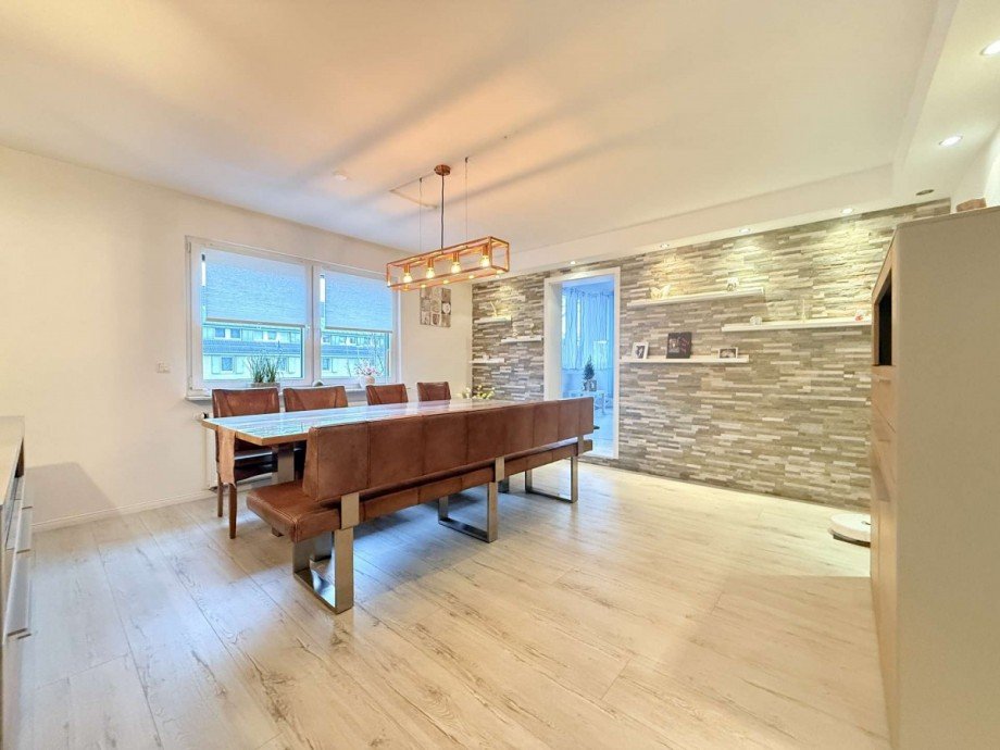 Gro�es Esszimmer OG Mehrfamilienhaus Hattersheim am Main