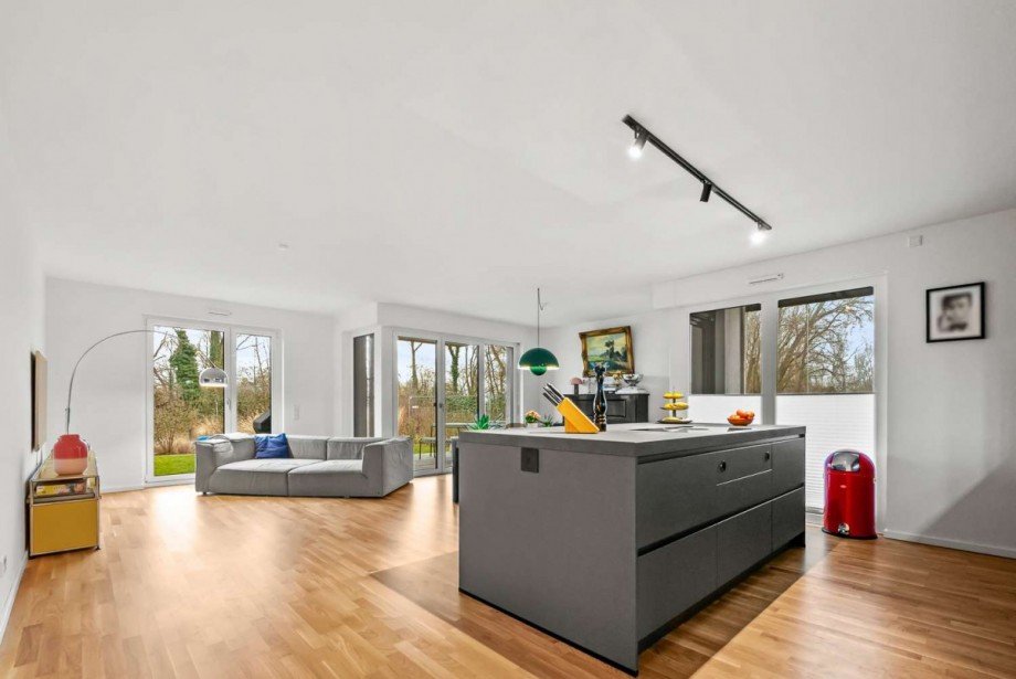 Offenes Wohnzimmer mit hochwertiger K�cheninsel Erdgeschosswohnung Hattersheim am Main