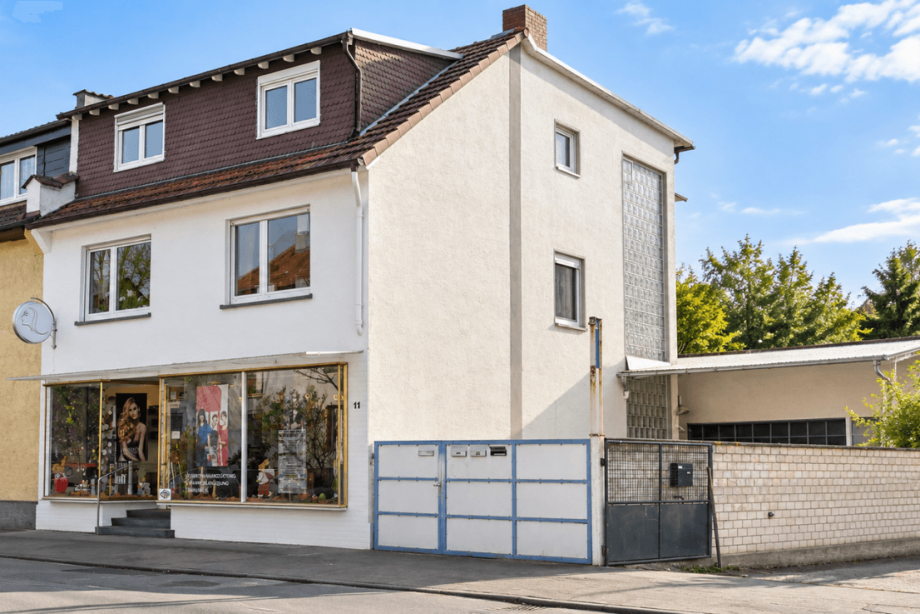 Ansicht von der Stra�e Dachgeschosswohnung Hattersheim