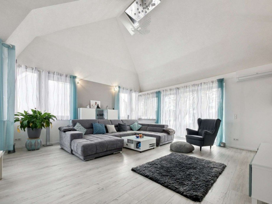 Lichtdurchfluteter, klimatisierter Wohnbereich mit Loftfeeling im OG (2) Mehrfamilienhaus Hattersheim am Main