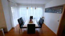 Esszimmer Vielseitige Maisonettwohnung mit 5 Zimmern, 2 Terrassen, 2 Parkpl�tzen sowie 2 Gartenfl�chen