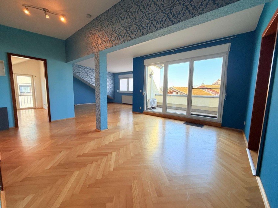 Wohhnbereich mit Klimaanlage Dachgeschosswohnung Okriftel