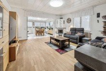 Wohnbereich mit angebautem Wintergarten Top gepflegtes Einfamilienhaus mit Einliegerwohnung und au�ergew�hnlich gro�em Grundst�ck