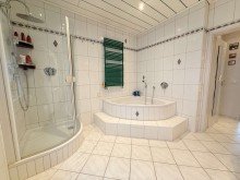 Eckbadewanne im EG Top gepflegtes Einfamilienhaus mit Einliegerwohnung und au�ergew�hnlich gro�em Grundst�ck