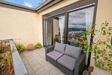 Privater Balkon Licht, Luft & Raum f�r Paare: 3-Zimmer-Wohnung mit Dachterrasse & 2 Stellpl�tzen