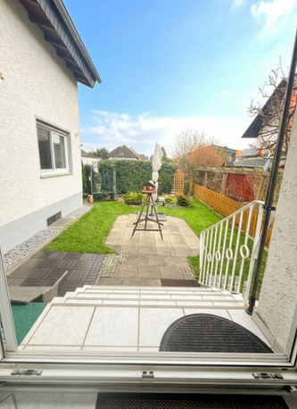 �ber Treppen in den Garten Haus Hattersheim am Main