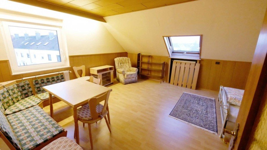 Wohnraum im Dachgeschoss Reihenendhaus Okriftel