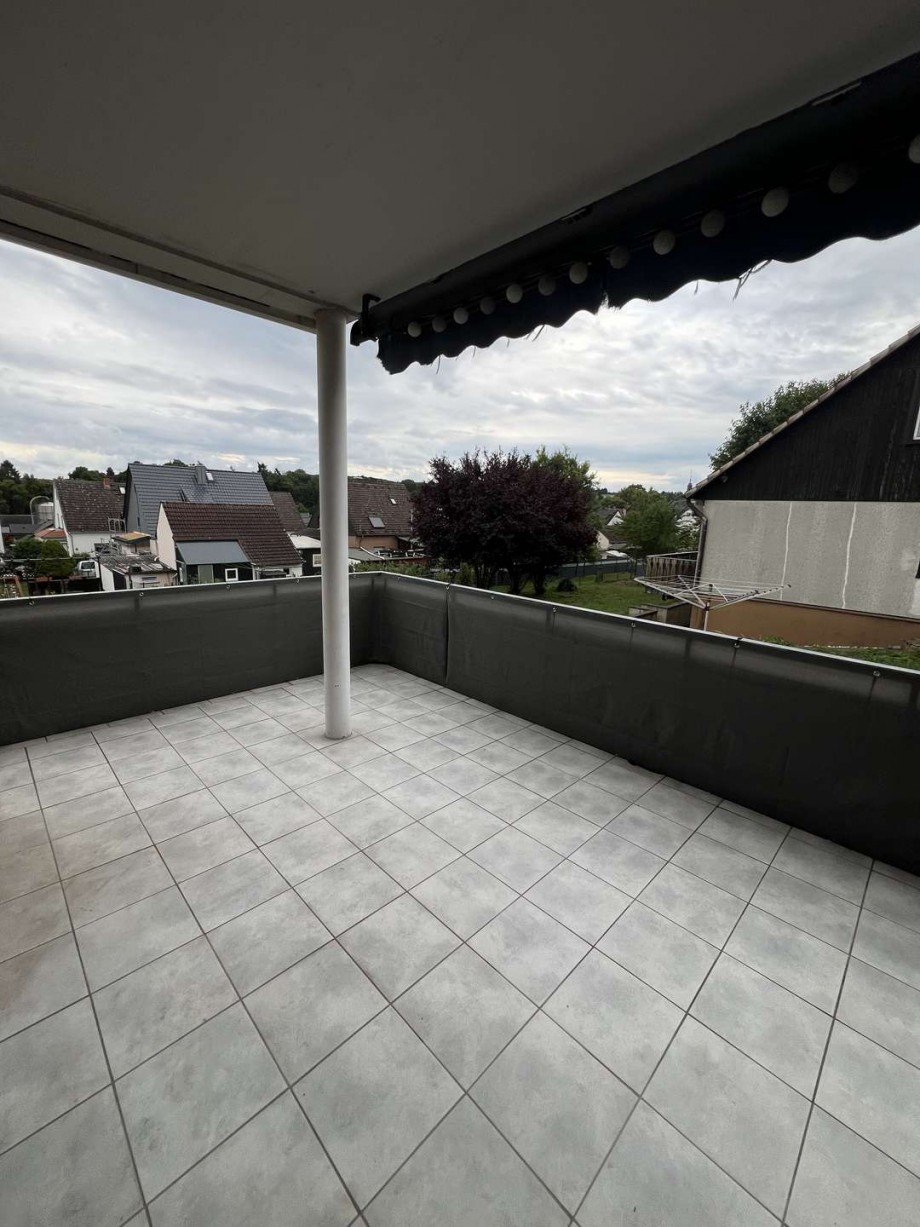 Terrasse (EG) Zugang �ber Wohnzimmer & K�che Einfamilienhaus H�nfelden