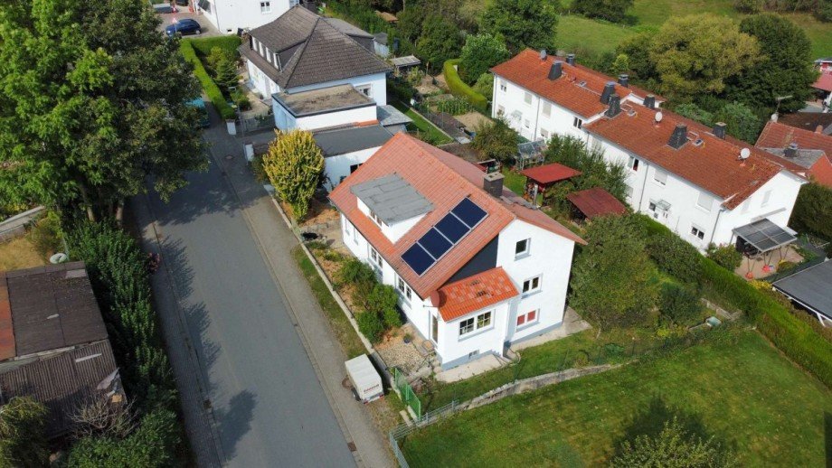 Solarthermie-Anlage auf dem Dach Einfamilienhaus Waldsolms