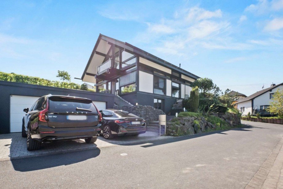 Doppelgarage & Au�enansicht Einfamilienhaus Niedererbach