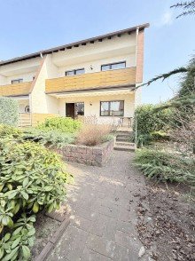 Hinteransicht/Garten Gro�z�giges Reihenendhaus mit Garage, Garten und vielseitig nutzbarem Hobbyraum in Obertshausen