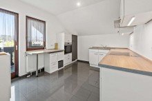 K�che im DG Zweifamilienhaus mit wohnwirtschaftlich nutzbarem Keller in Erlensee