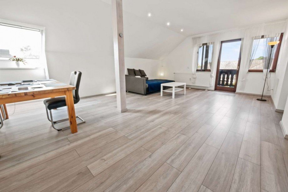 Wohnbereich im DG Zweifamilienhaus Erlensee