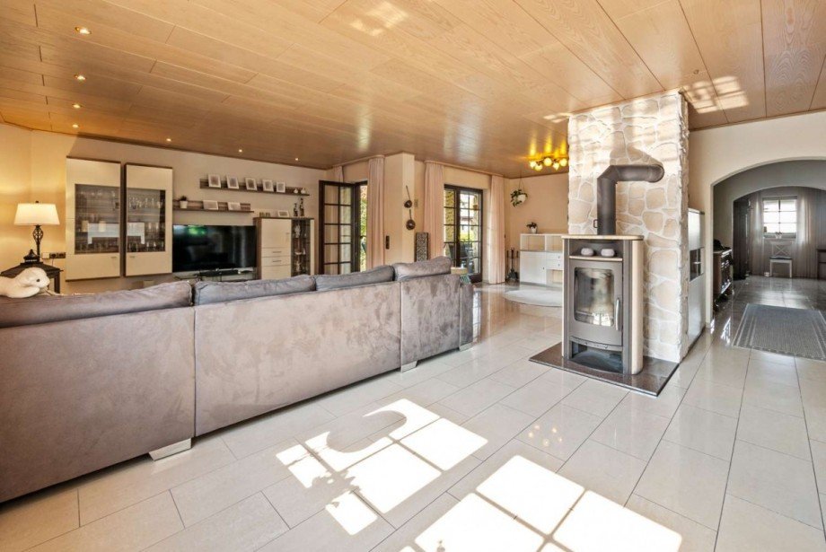 Wohnzimmer mit Kamin Zweifamilienhaus Erlensee