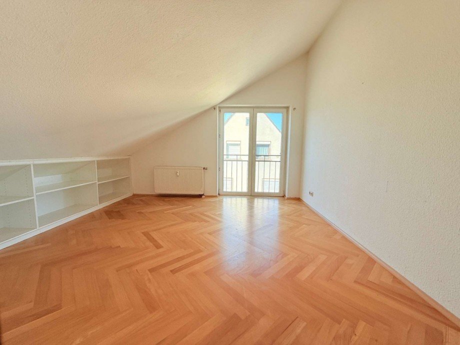 Zimmer 2 Dachgeschosswohnung Okriftel