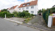  Zweifamilienhaus mit gro�em Garten und guter Ausbaum�glichkeit zu einem Dreifamilienhaus