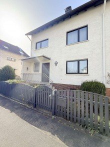 Frontansicht Gro�z�giges Reihenendhaus mit Garage, Garten und vielseitig nutzbarem Hobbyraum in Obertshausen