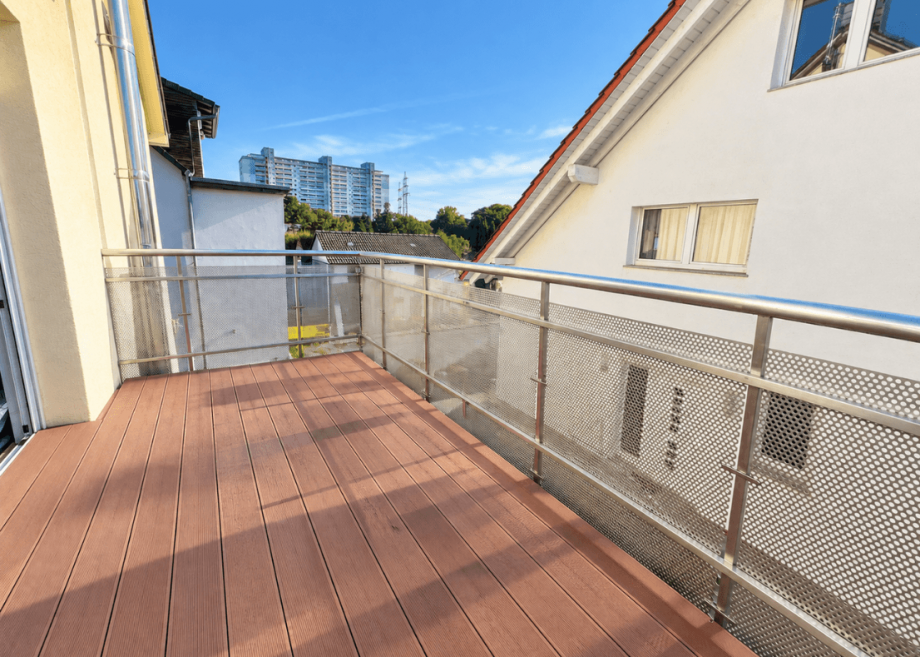 Balkon mit elektrischer Markise Maisonettewohnung Hattersheim am Main