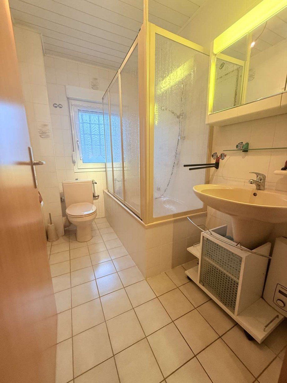 Bad in der WHG im DG Haus Hattersheim am Main