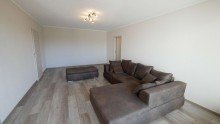  3-Zimmer-Eigentumswohnung in Frankfurt am Main -  gro�er Balkon und zwei Tiefgaragenstellpl�tzen