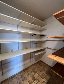 Stauraum hinter der K�che (EG) Freistehendes EFH mit gro�em Grundst�ck, Doppelgarage und Ausbaureserve im DG