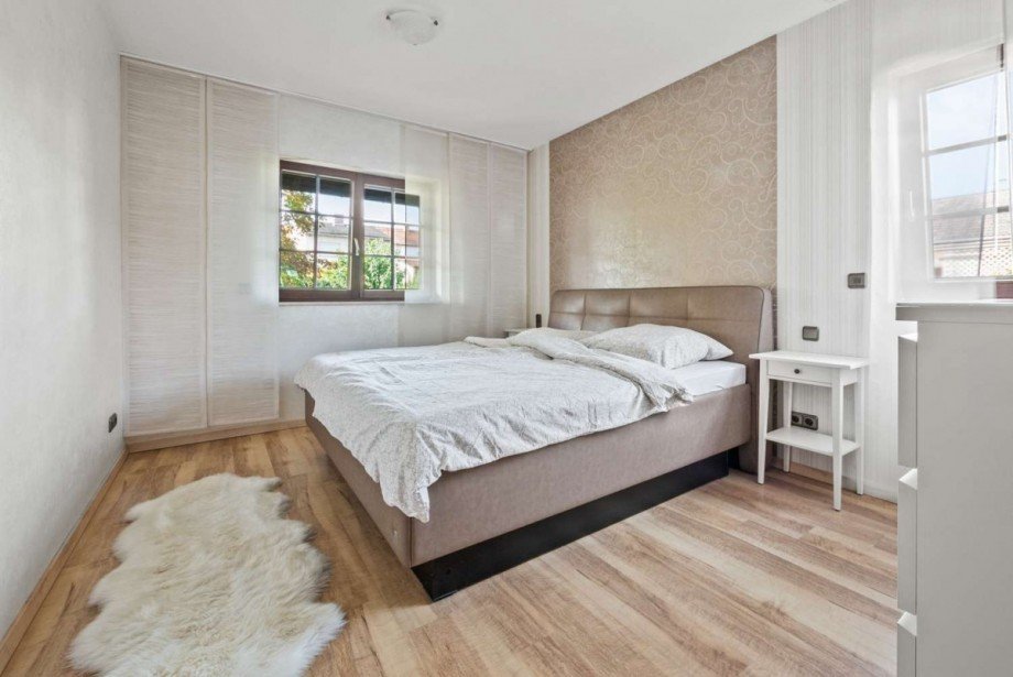 Schlafzimmer im EG Zweifamilienhaus Erlensee