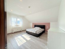 Schlafzimmer im DG Zweifamilienhaus mit wohnwirtschaftlich nutzbarem Keller in Erlensee
