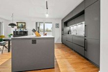 K�cheninsel Hochwertige 5-Zimmer Wohnung mit EBK, Garten, Terasse, Stellplatz und Ausblick auf den Main