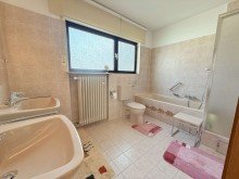 Bad Obergeschoss Gro�z�giges Reihenendhaus mit Garage, Garten und vielseitig nutzbarem Hobbyraum in Obertshausen