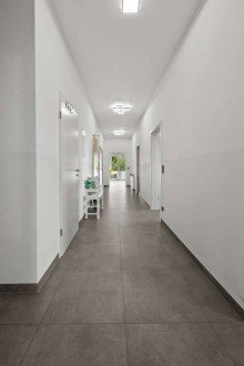 Heller gro�z�giger Wohnungsflur Wohnen & Arbeiten wie im Loft: Exklusive ETW mit XXL-Balkon und Garten  - Luxus mit Penthouse-Flair