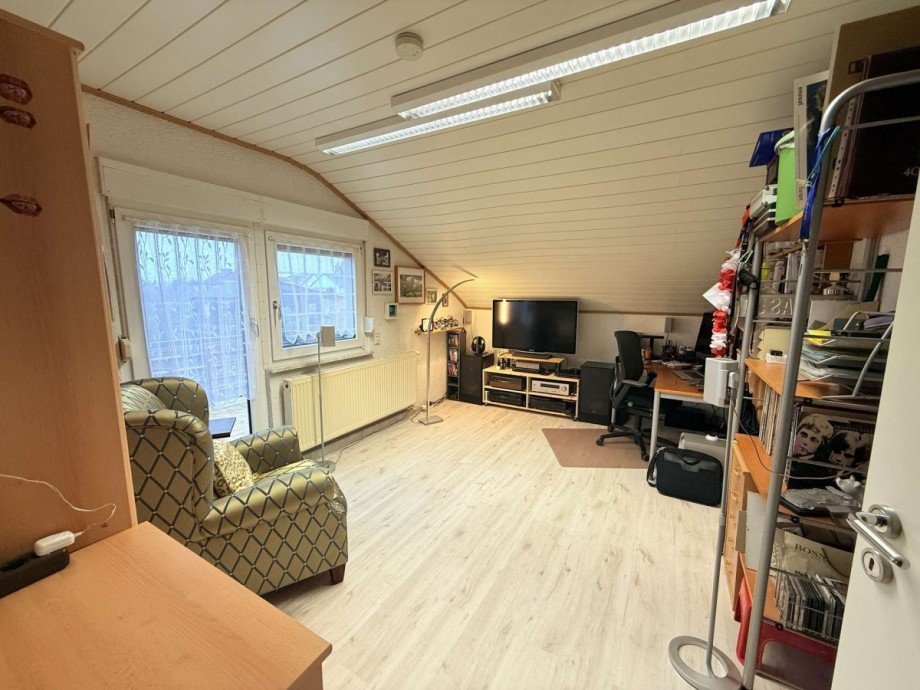 B�ro mit Balkon im separaten G�stebereich DG Haus Hattersheim am Main