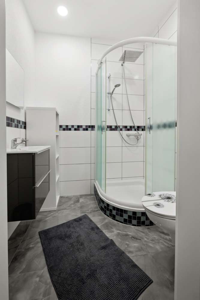 Badezimmer mit Dusche Penthousewohnung Hattersheim am Main