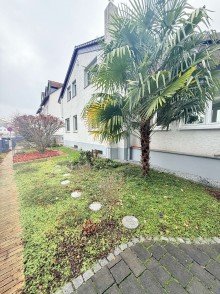 Frontansicht/Vorgarten Top gepflegtes Einfamilienhaus mit Einliegerwohnung und au�ergew�hnlich gro�em Grundst�ck