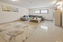 Wohnzimmer im KG Zweifamilienhaus mit wohnwirtschaftlich nutzbarem Keller in Erlensee